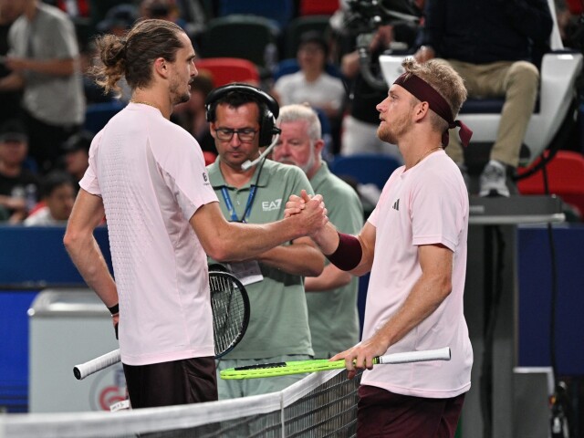 Obrovské prekvapenie v Šanghaji! Zverev padol, Medvedev tiež. Do finále sa dostal nečakaný hrdina