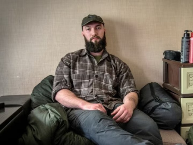Manželka mu nevie prísť na meno a označila ho za zradcu. Ruský poručík prebehol a Ukrajincov potiahol k úspechom