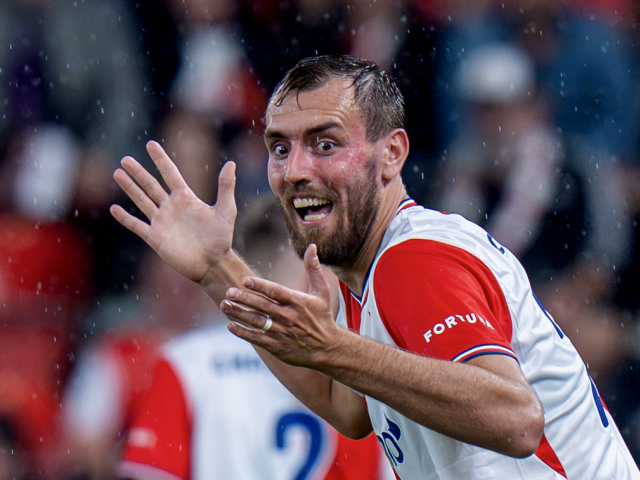 Ďalší skrat Chorého. Útočník Slavie ukázal rozhodcovi prostredník a išiel pod sprchy