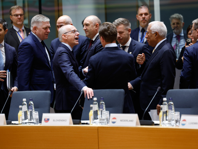 Debata o migrácii na summite EÚ bola vyhrotená až „nedôstojná“, hrozilo nepredstaviteľné. Silné slová predniesli dvaja lídri, tvrdí Politico