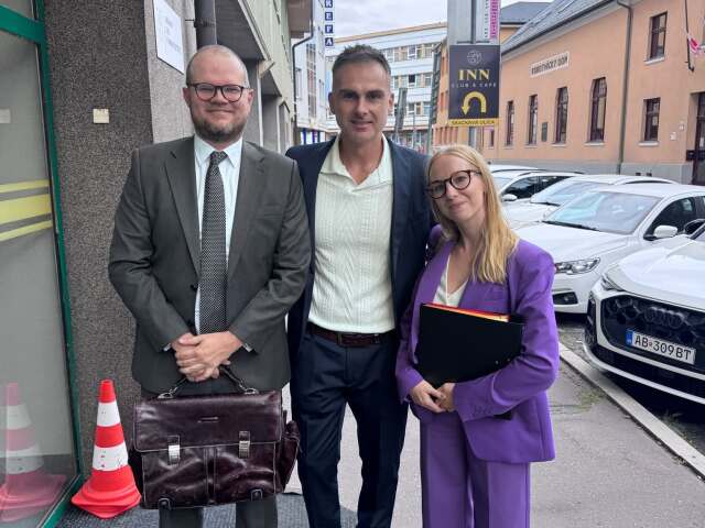 Čurillovec Svítok zostal bez funkcie aj platu. Rezort vnútra žiada úrad o súhlas, advokát hovorí o výhovorkách