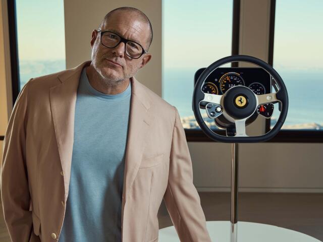 Ferrari: Jony Ive odmieta kritiku. Naživo vraj vyzerá jeho Luce lepšie