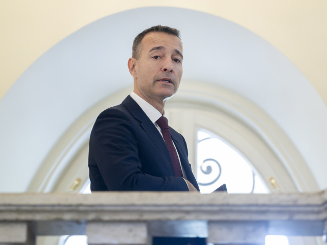 Štát firmám znížil dotácie, rozdiel doplatia samy. Kto dostane peniaze na inovácie?