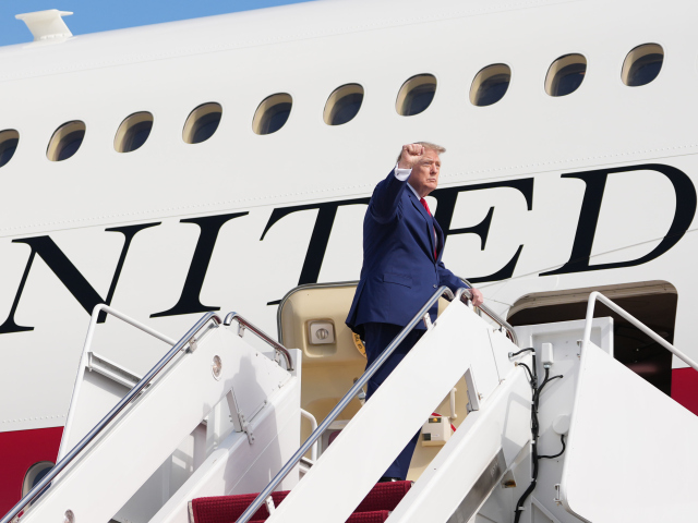 Biely dom opäť nedovolil CNN cestovať s Trumpom na palube Air Force One