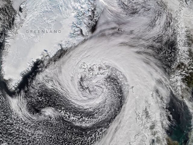 Pri Európe sa objavilo meteorologické monštrum. Jeho ničivú silu už okúsili dve krajiny