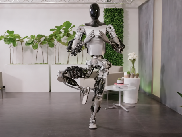 Tesla rozbieha výrobu humanoidných robotov Optimus. Čistý zisk jej klesol o 43 percent