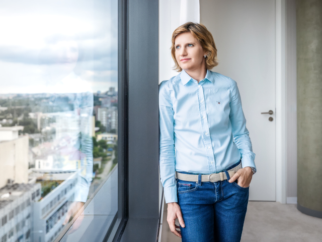Na fotografií Lenka Axlerová, riaditeľka Microsoftu pre vzdelávanie pre strednú Európu.