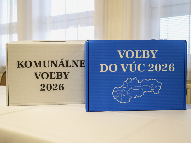 Na Slovensku sa začali komunálne a župné voľby.  Miestnosti budú otvorené do 20.00 hodiny