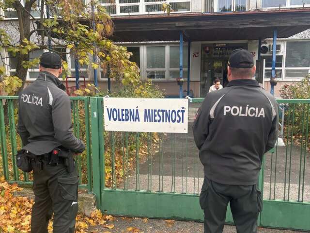 ONLINE: Polícia preveruje podozrenia z korupcie. Moratórium potrvá dlhšie najmenej v dvoch krajoch