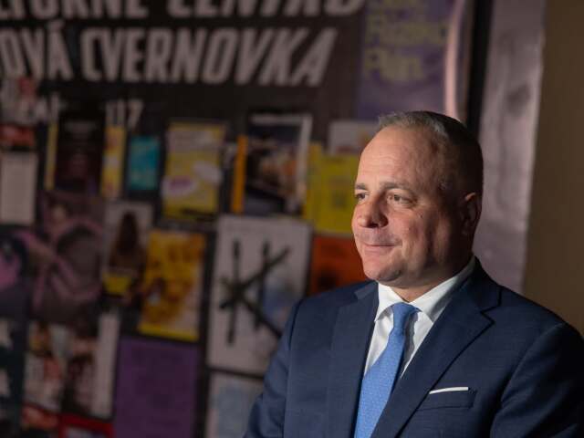 Juraj Droba po príchode do volebnej centrály primátora Bratislavy Matúša Valla.