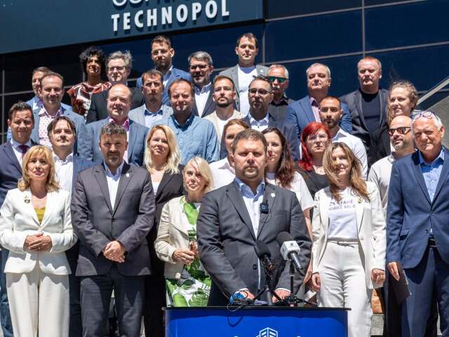 Hrčka je znovu šéfom Petržalky, ale zastupiteľstvo ovládli poslanci od Valla. Nebudú to ľahké štyri roky, odkázal