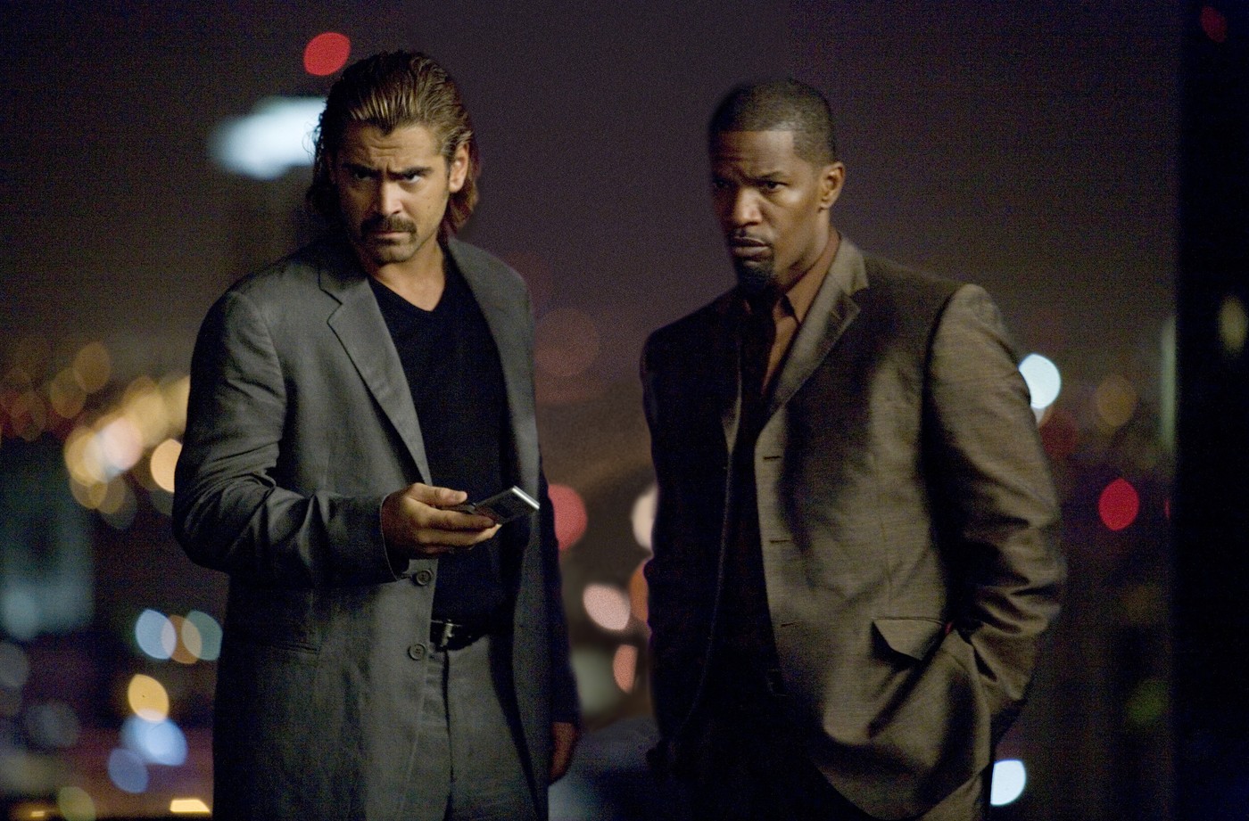 Colin Farrell a Jamie Foxx vo filme Miami Vice (2006).