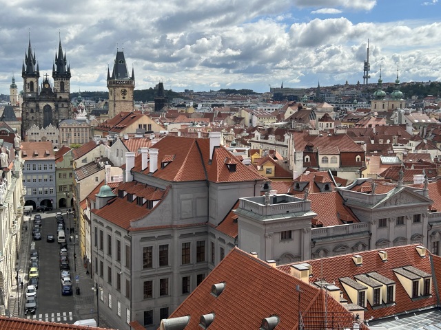 Výhľad z veže Klementína na Prahu