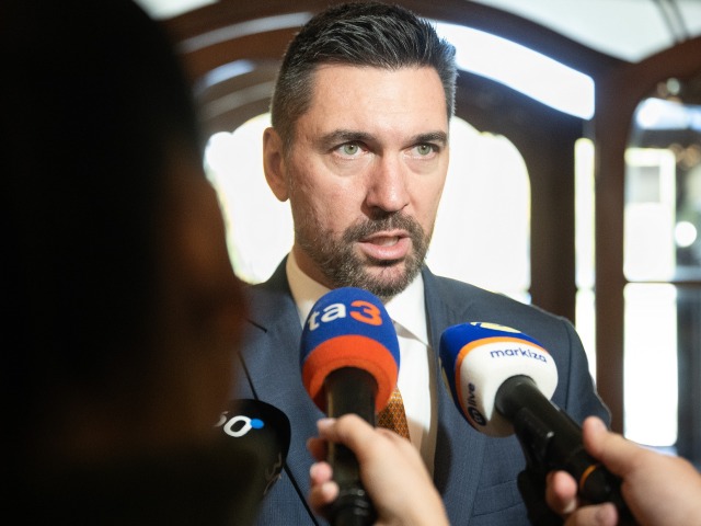 Matovičovci hovoria o „biznise storočia“ u Takáča. Všetko je vraj dohodnuté, minister tvrdí čosi iné