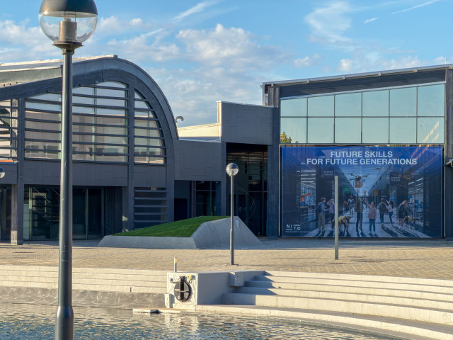 Drony namiesto výkladov, roboty namiesto obchodov. Bývalý outlet dostane vo Voderadoch nový život