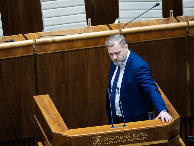 Ďalší škandál so záchranárskymi vozidlami? Krúpa odhalil podozrivé detaily nákupu, podáva podnet na NKÚ