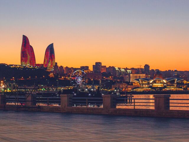 Z Bratislavy priamo do Baku: Azerbajdžan láka na bahenné sopky aj metropolu ako zo sci-fi