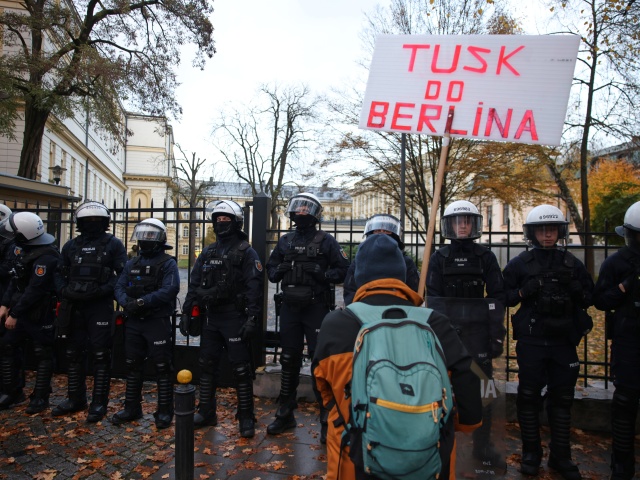Tusk pre krízu na ústavnom súde obvinil poľskú opozíciu, že roky útočí na demokraciu a snaží sa ju zničiť