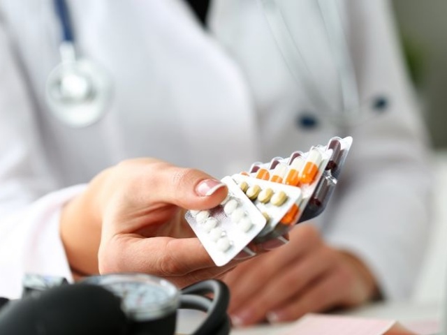 Antibiotiká v detstve môžu súvisieť s tráviacimi problémami v dospelosti. Riziko rastie s počtom predpisov